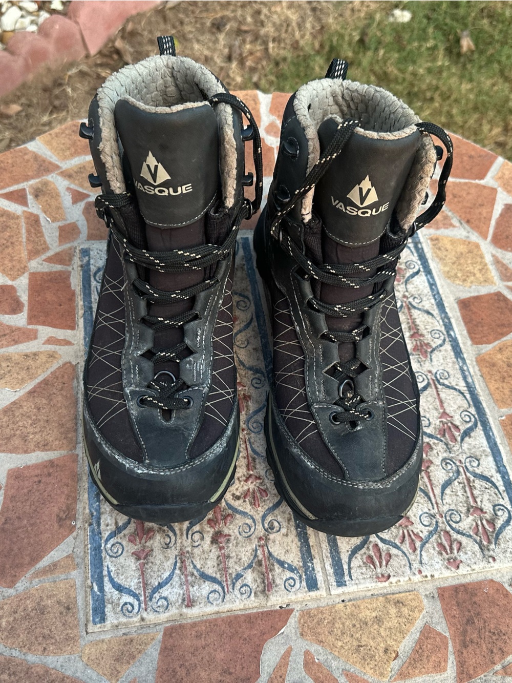 Vasque Men's Black and Gray Insulated Hiking Boots Size 10.5